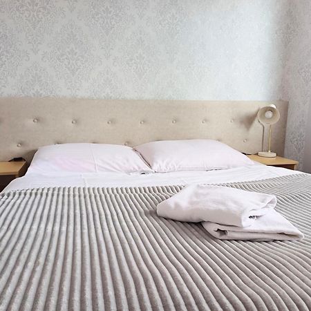 Hotel I Restauracja Borowianka Острув-Велькопольський Екстер'єр фото