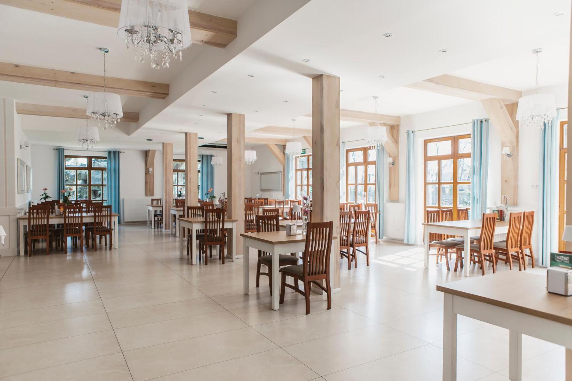 Hotel I Restauracja Borowianka Острув-Велькопольський Екстер'єр фото