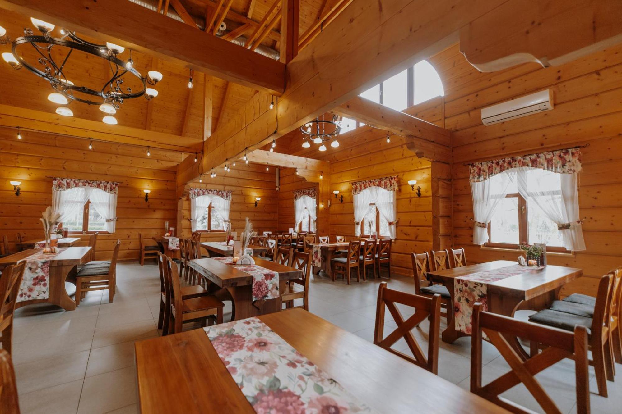 Hotel I Restauracja Borowianka Острув-Велькопольський Екстер'єр фото