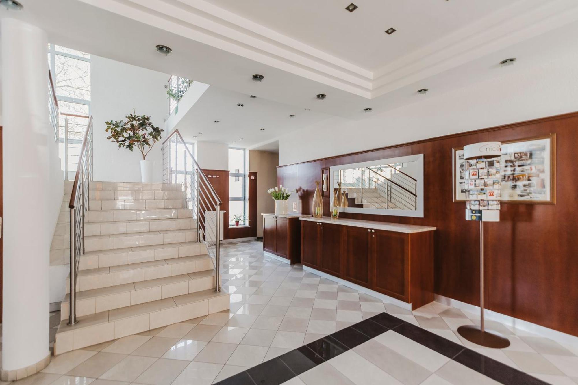 Hotel I Restauracja Borowianka Острув-Велькопольський Екстер'єр фото
