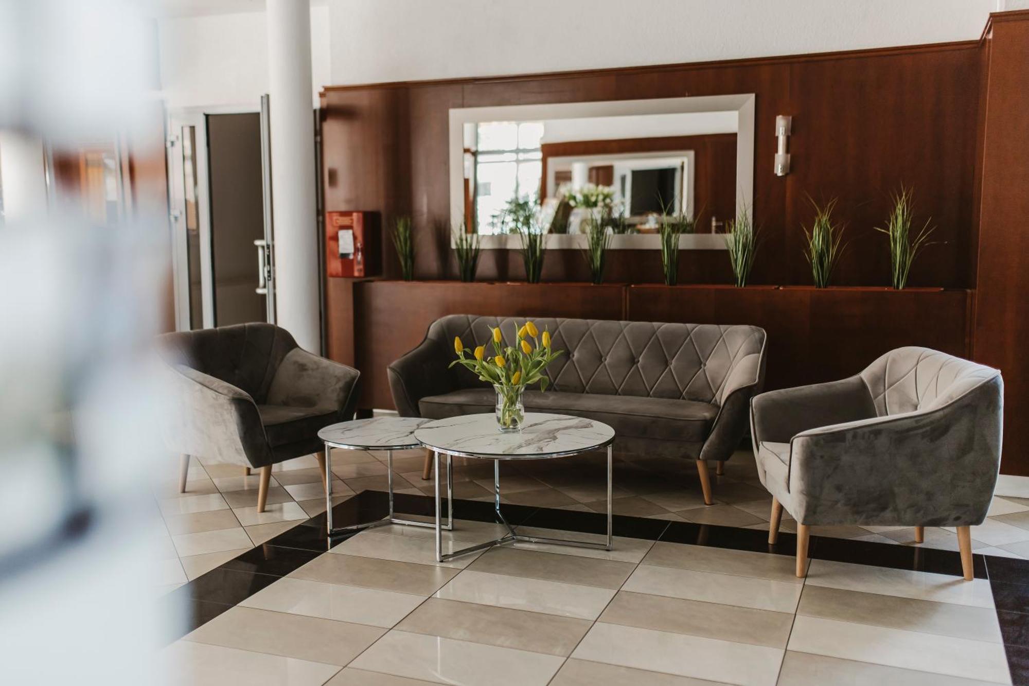 Hotel I Restauracja Borowianka Острув-Велькопольський Екстер'єр фото