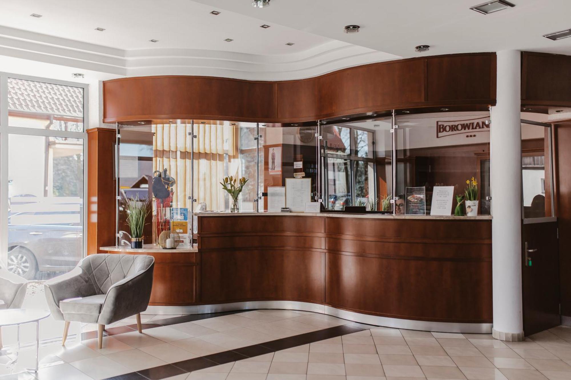 Hotel I Restauracja Borowianka Острув-Велькопольський Екстер'єр фото