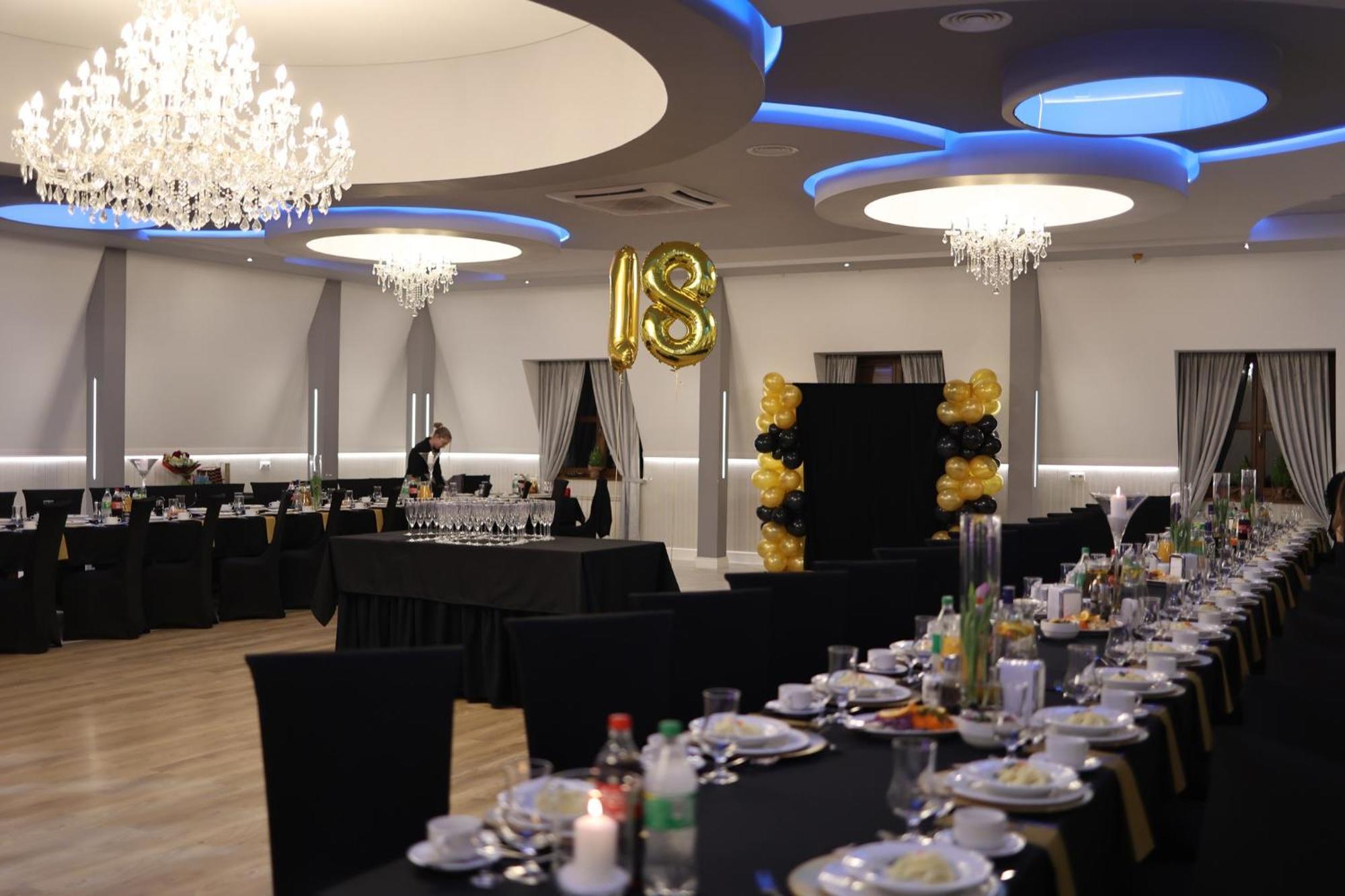 Hotel I Restauracja Borowianka Острув-Велькопольський Екстер'єр фото