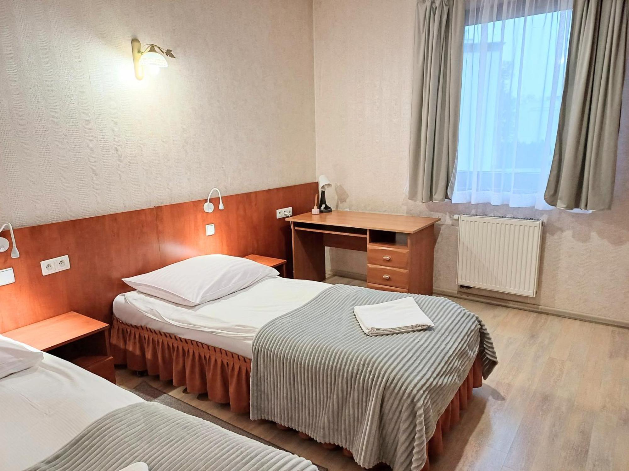 Hotel I Restauracja Borowianka Острув-Велькопольський Екстер'єр фото