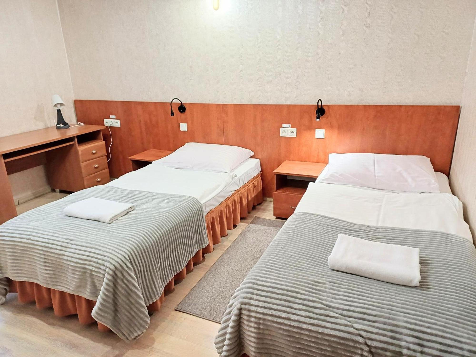 Hotel I Restauracja Borowianka Острув-Велькопольський Екстер'єр фото