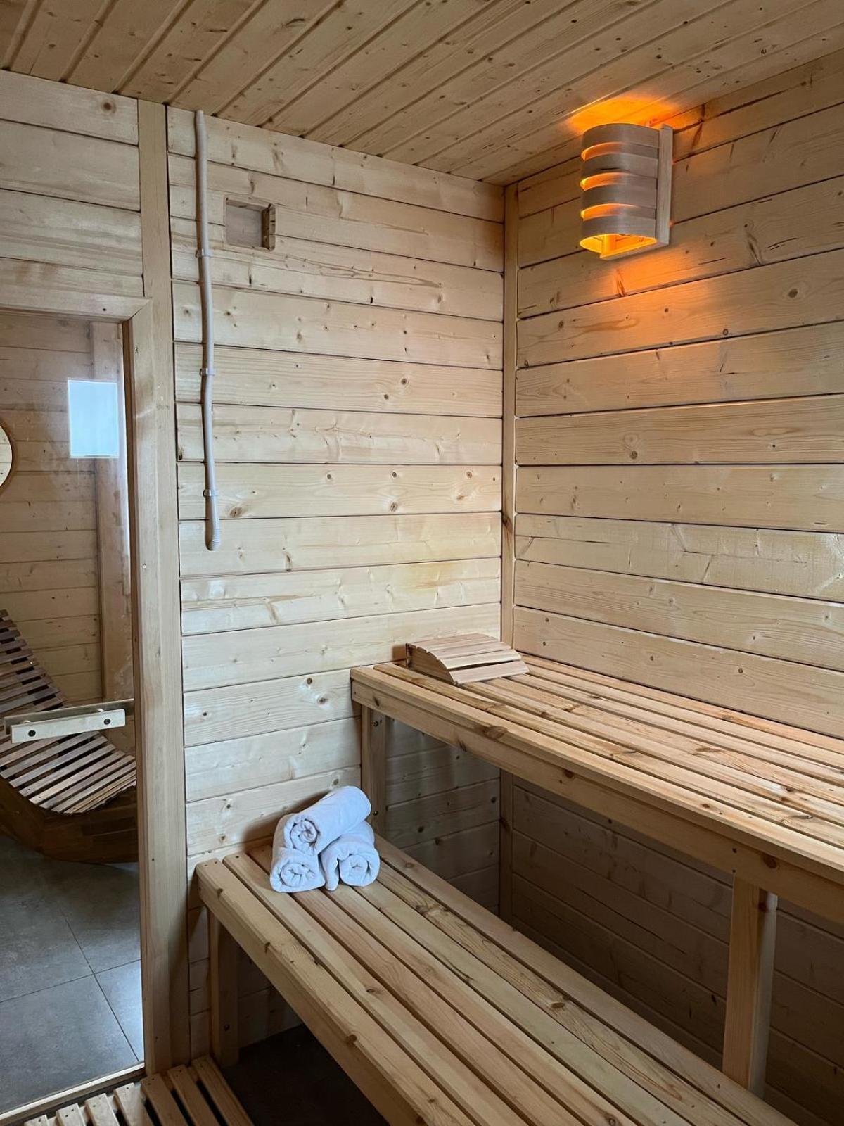 Hotel I Restauracja Borowianka Острув-Велькопольський Екстер'єр фото